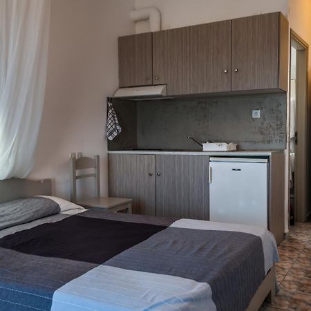 Agnanti Rooms Pachaina Esterno foto