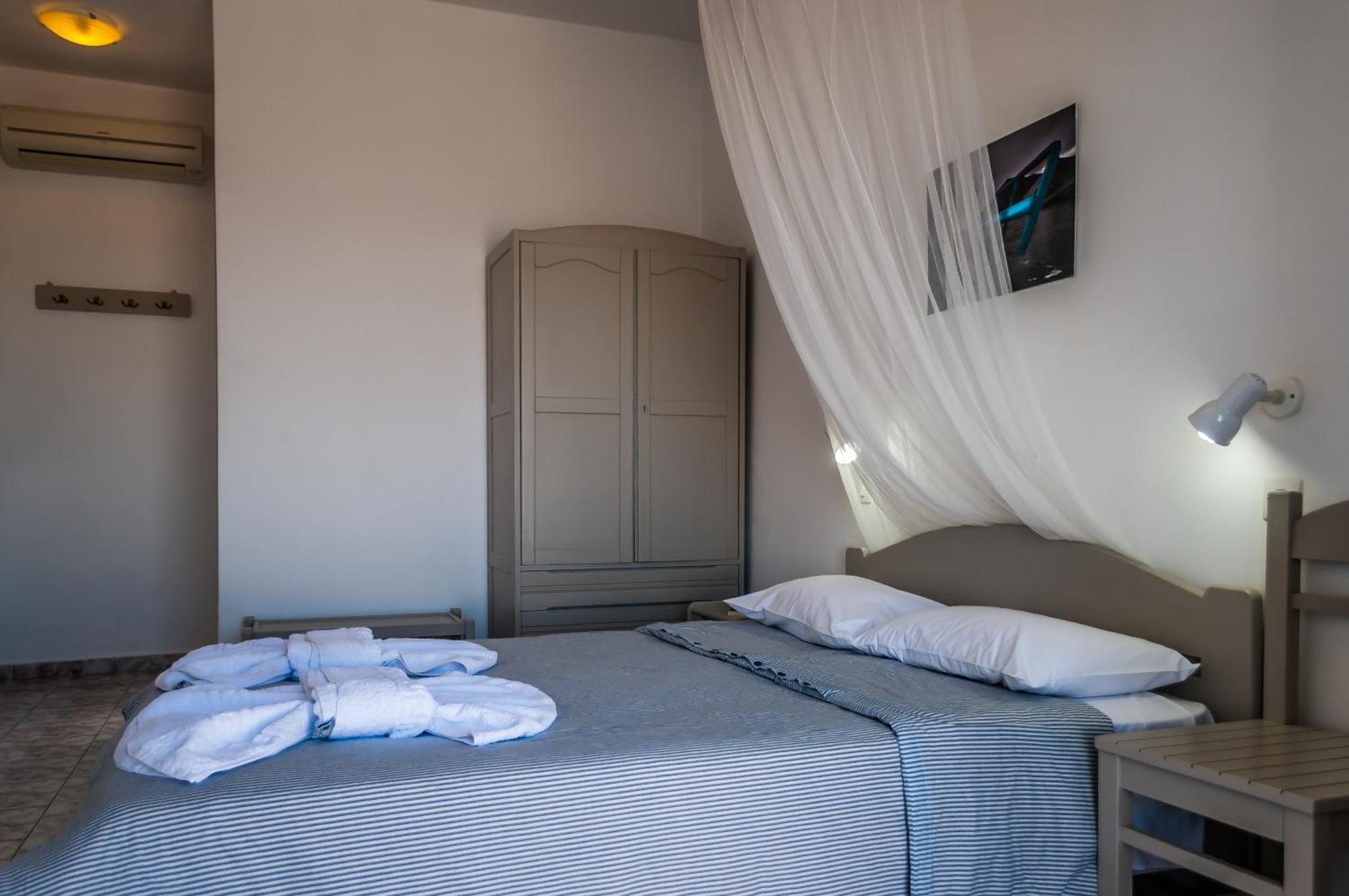 Agnanti Rooms Pachaina Esterno foto