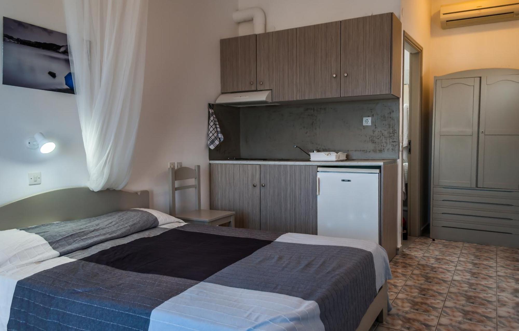 Agnanti Rooms Pachaina Esterno foto
