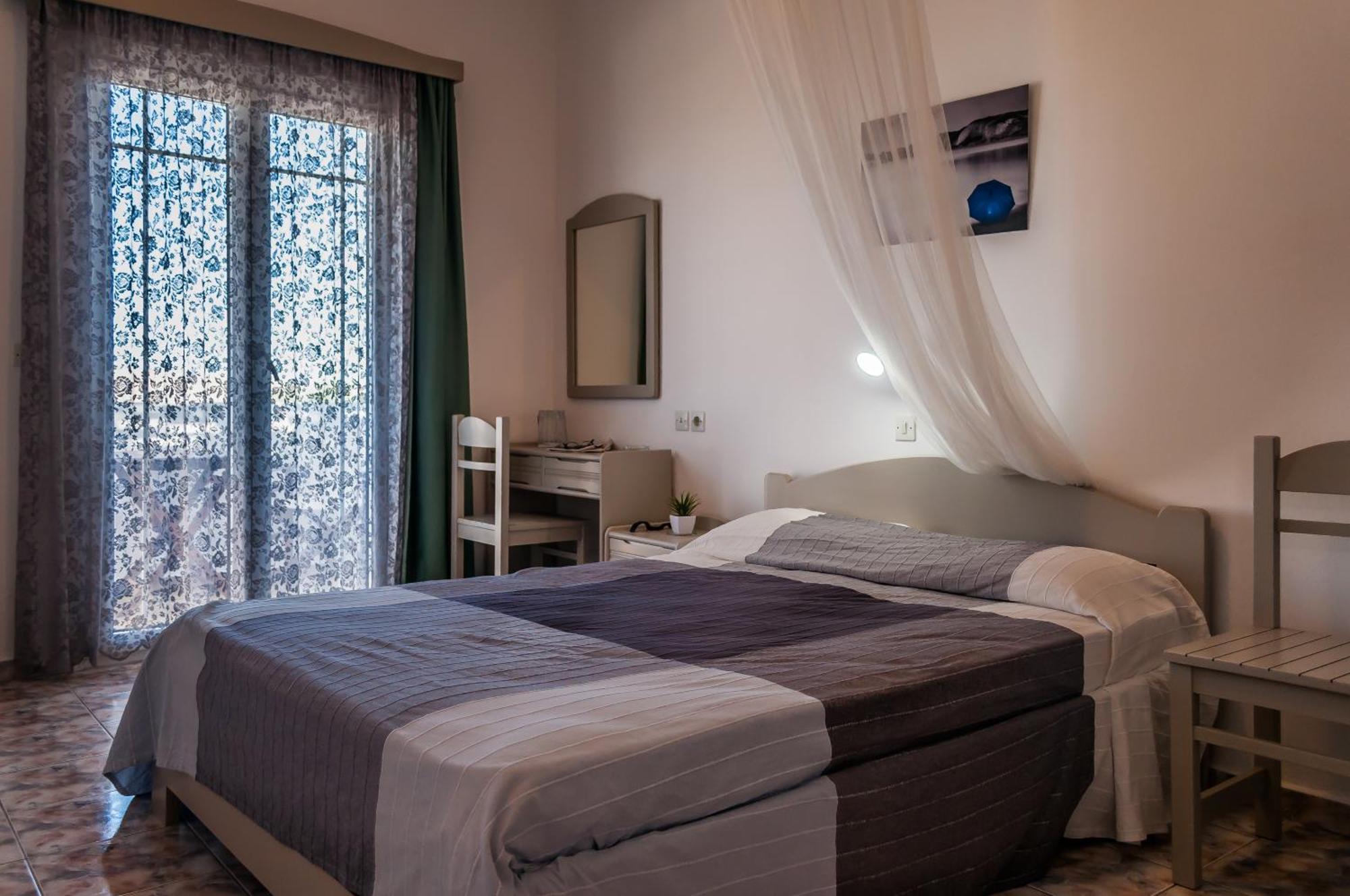Agnanti Rooms Pachaina Esterno foto