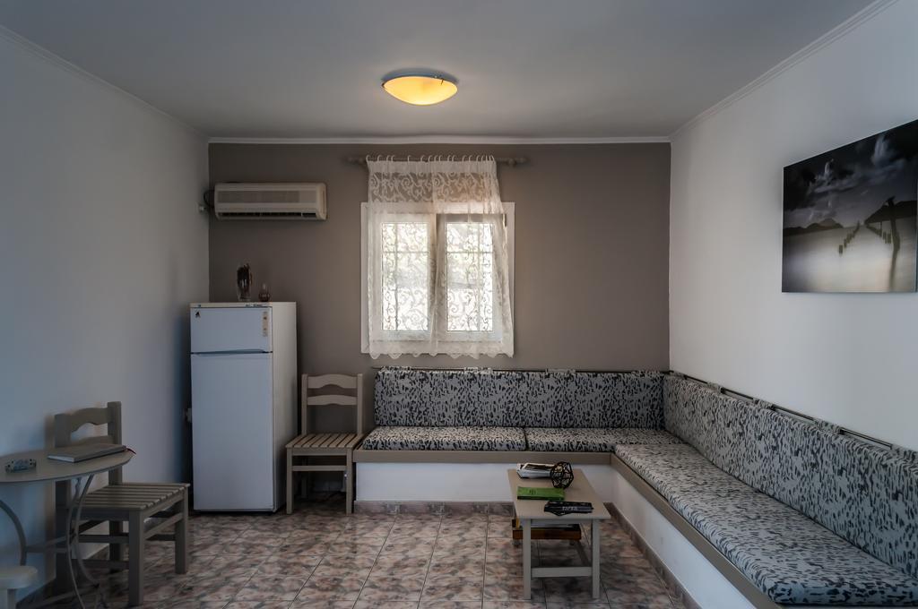 Agnanti Rooms Pachaina Esterno foto