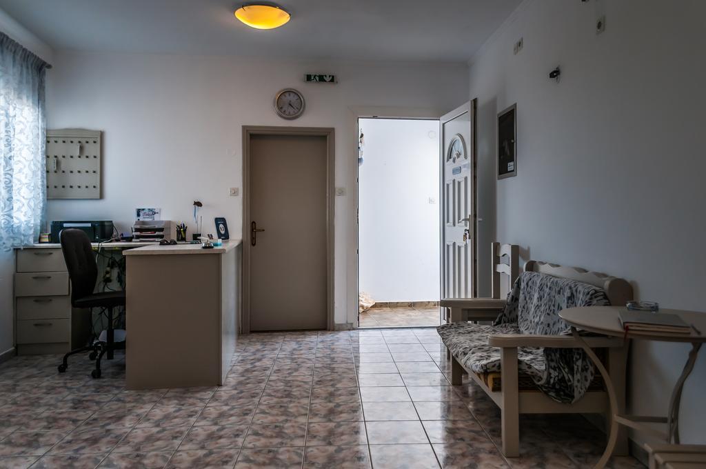 Agnanti Rooms Pachaina Esterno foto
