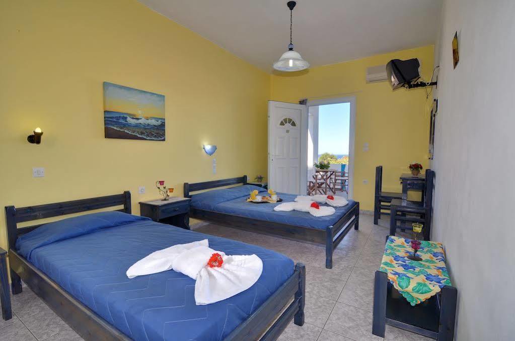 Agnanti Rooms Pachaina Esterno foto