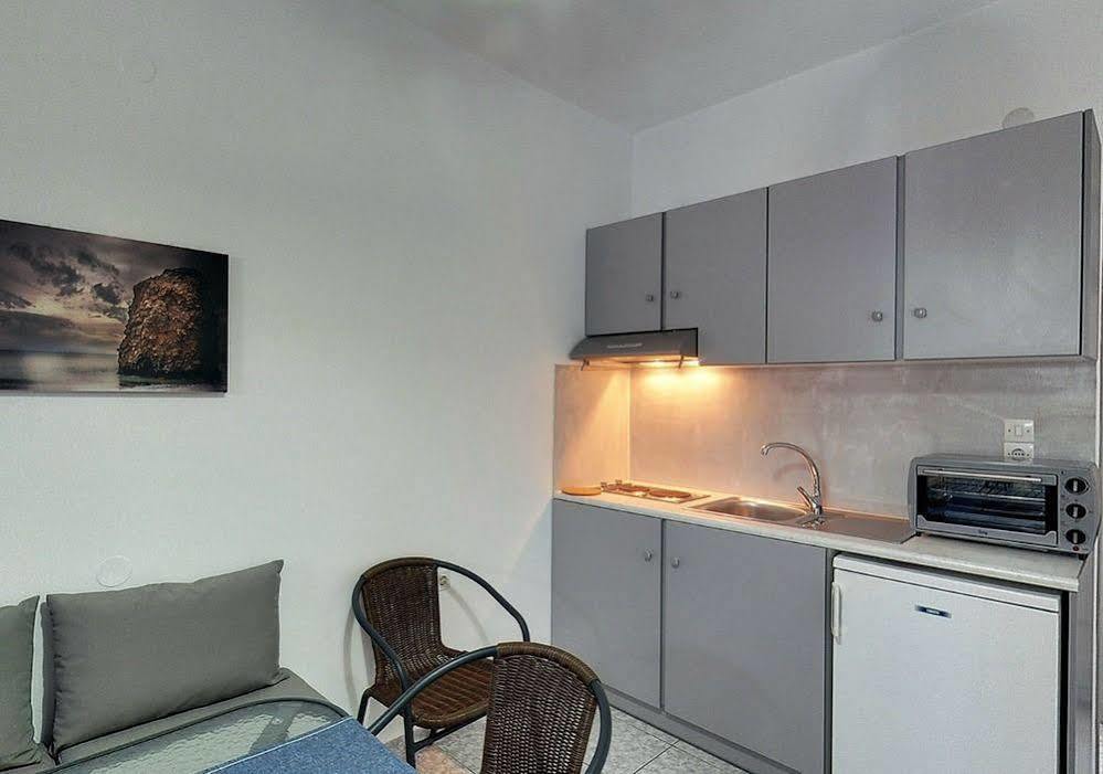 Agnanti Rooms Pachaina Esterno foto
