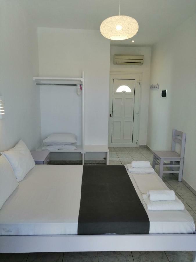 Agnanti Rooms Pachaina Esterno foto